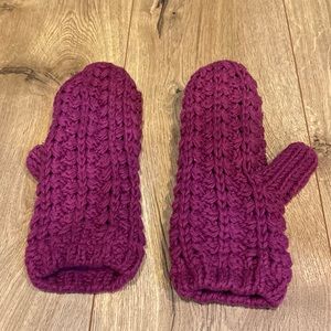 Gap knit mittens